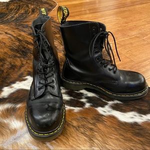 Dr. Marten Airwalker Boots